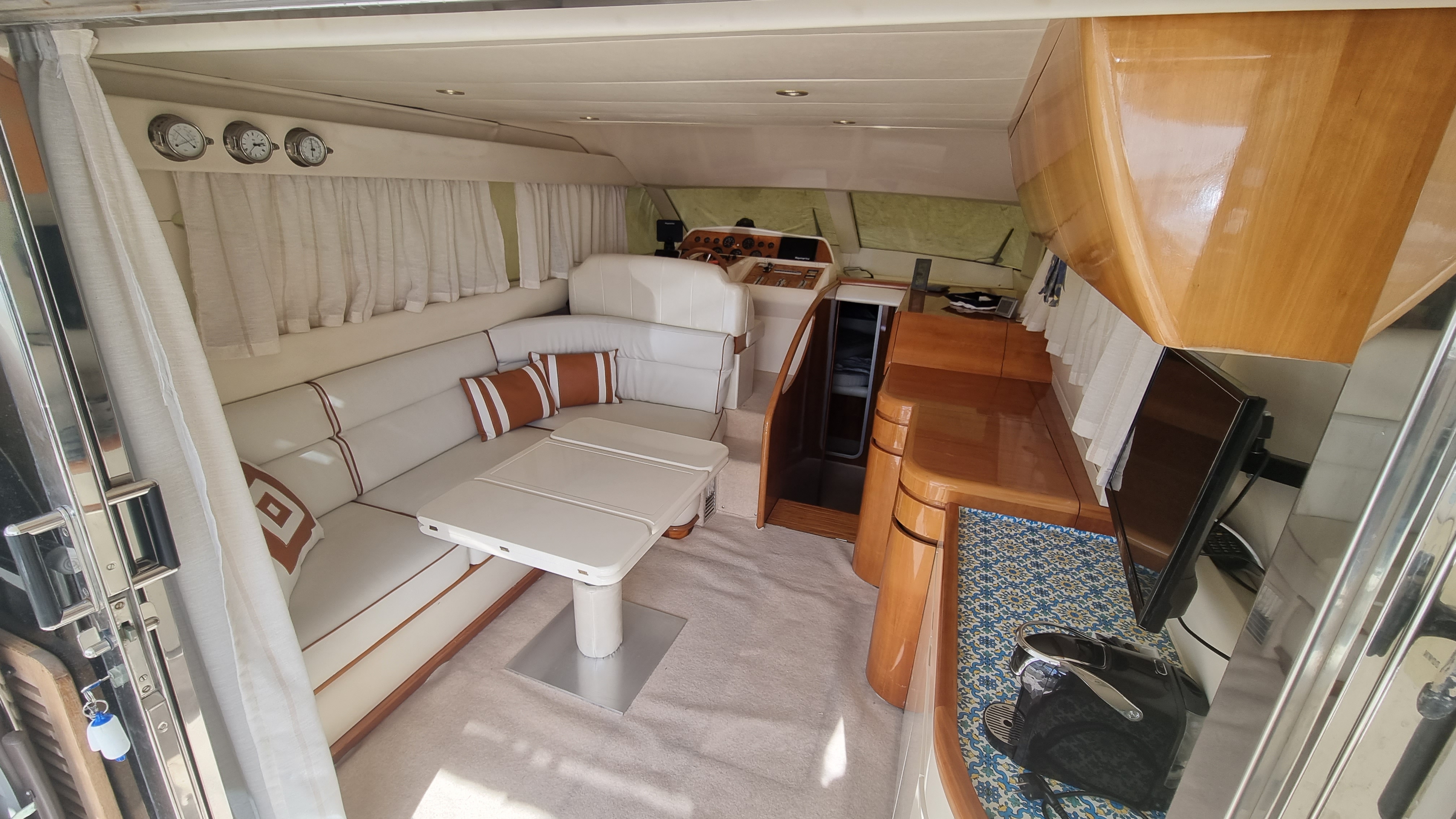 Azimut 40 - Interior